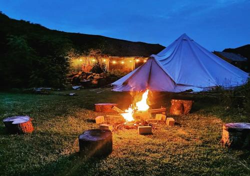 3 Season Glamping Bell Tent - Electricity and Heating - 6m reception